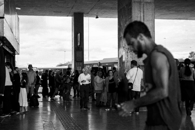 Rodoviária — Ensaio Urbano P&B