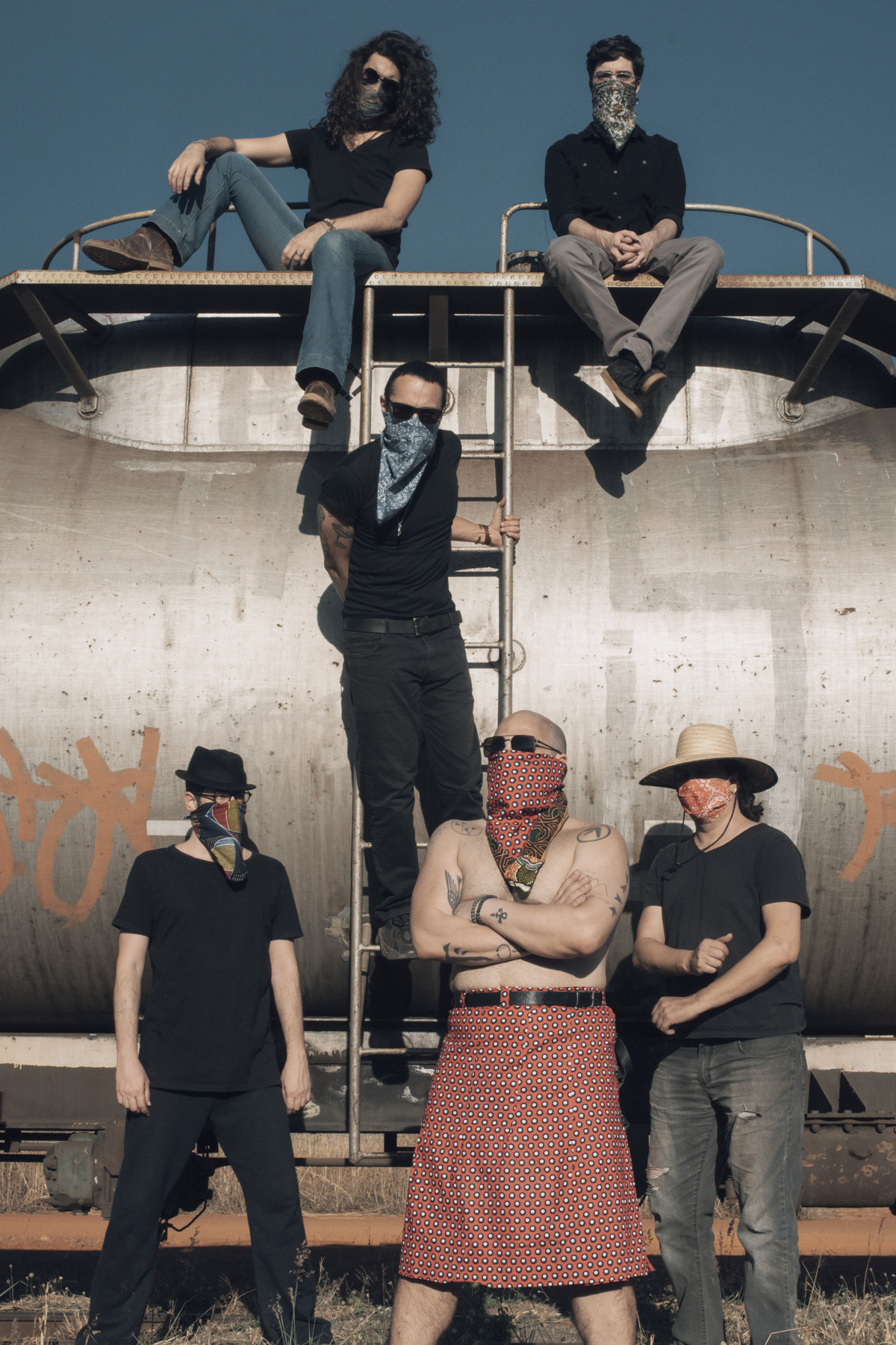 Grupo da Banda Judas em pose formal para retrato