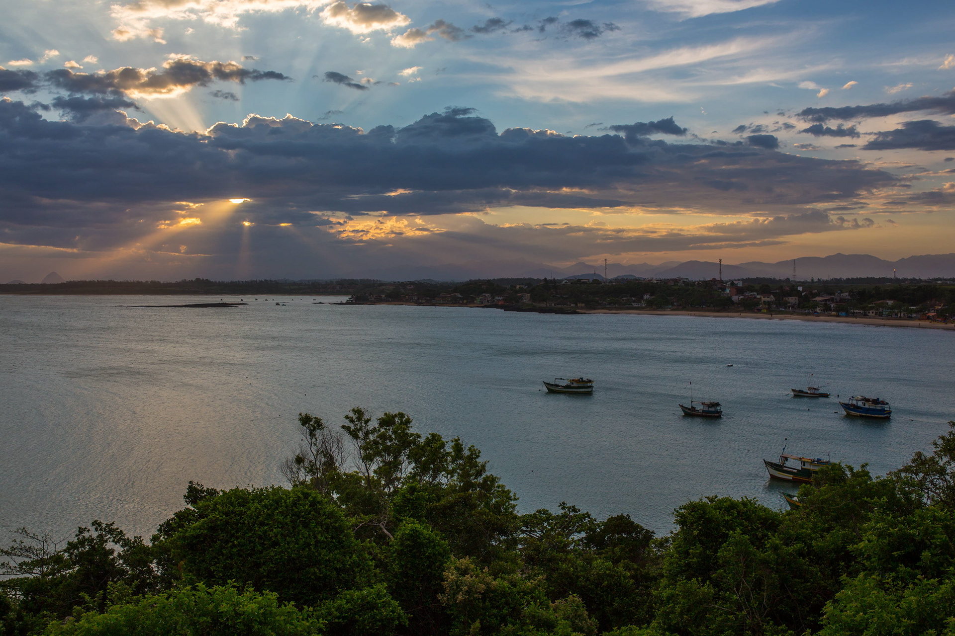 Paisagem de rio ao entardecer, Espírito Santo
