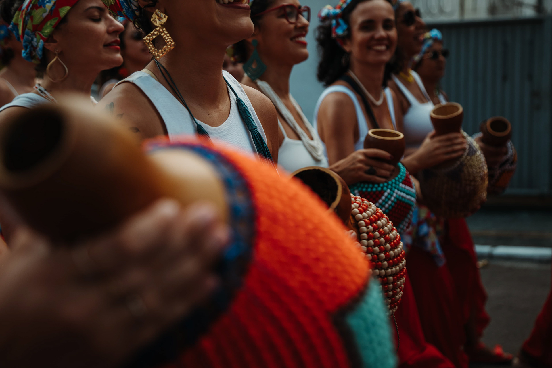 Multidão em celebração ampla do Dia da Independência Baiana