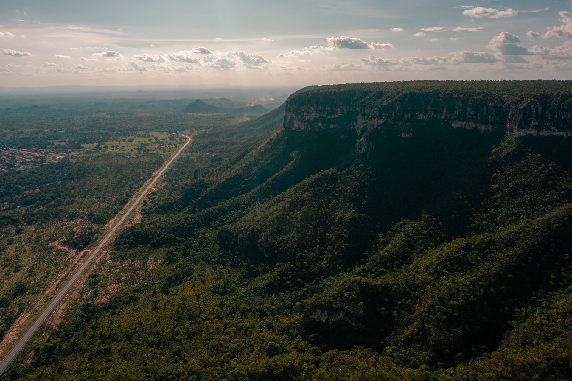 Vista aérea de formação rochosa tipo cânion, Tocantins